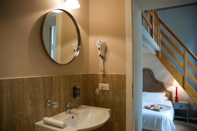 Black 5 Florence Suite