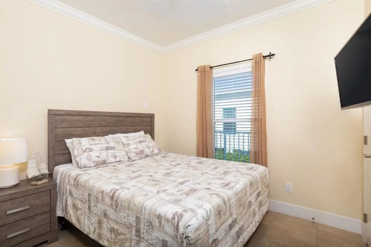1 Beautiful 4 Bed 3 Bath Pool Home w Free Dock