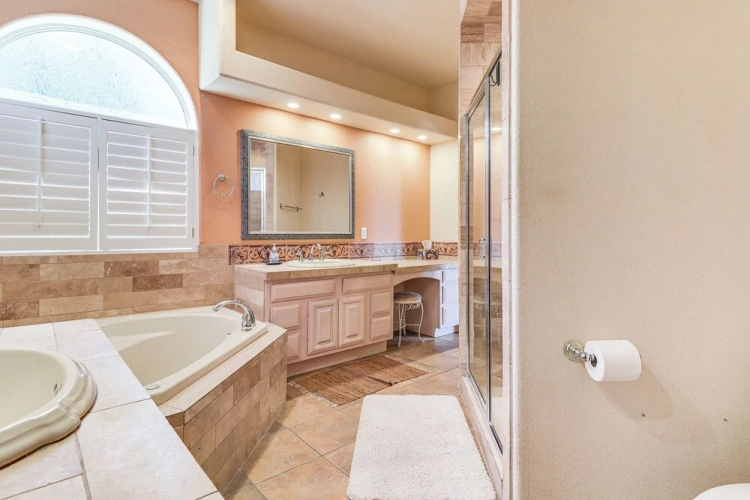 4 Bedrooms Cottage