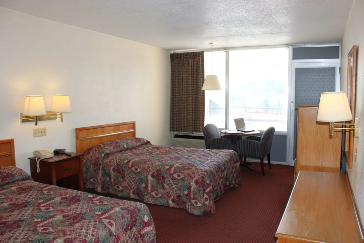 Rhode's Motor Lodge