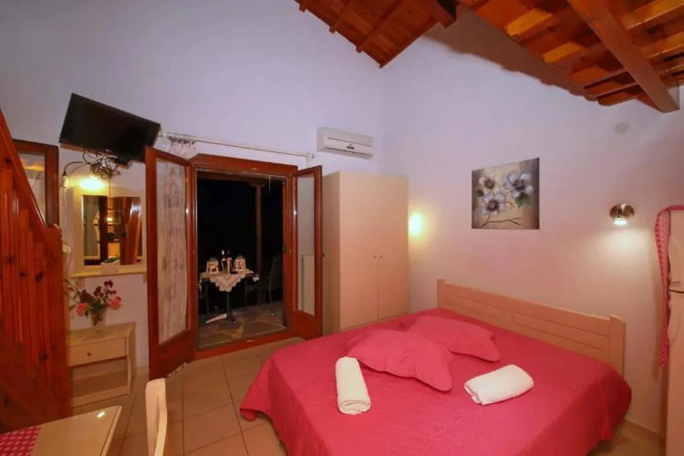 Studio with balcony and with sea view