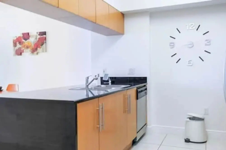 Waterfront 1BR w Bay Views Balcony Full Kitchen