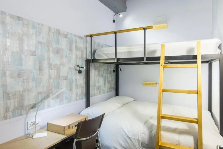 Houze Hostel