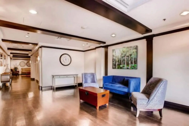 Stay together on the strip - 6 comfy beds w/view!
