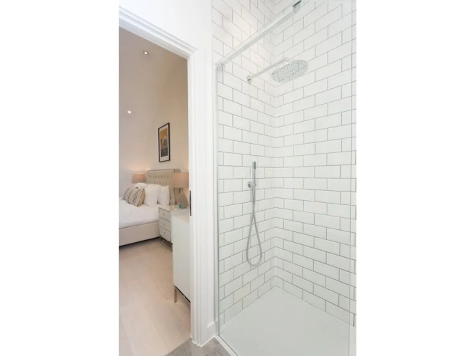 Bright, Newly Refurbished Townhouse in Bath