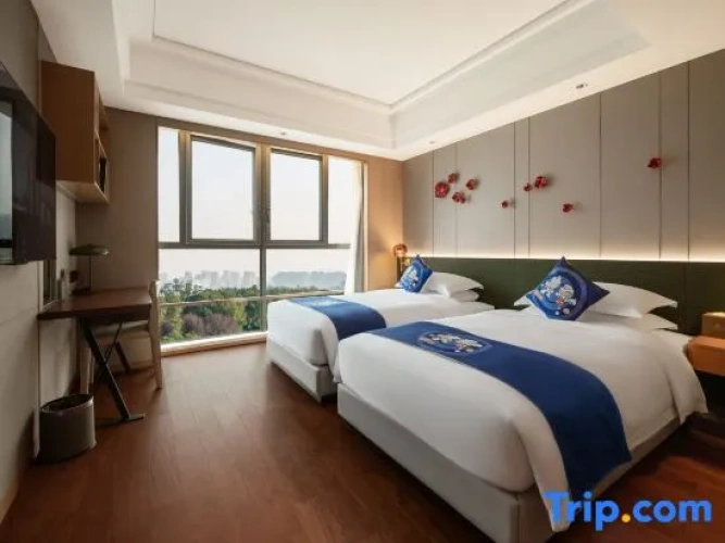 Deluxe Family Suite with garden view
