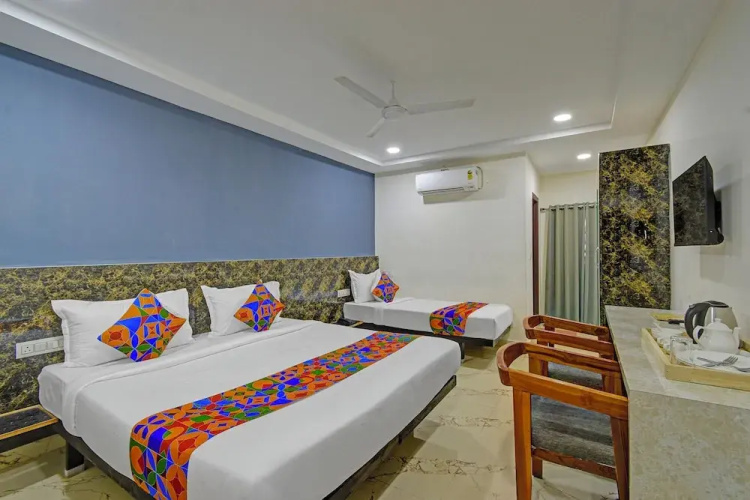 Fabhotel Rio