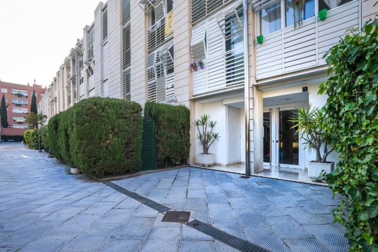 3 Bedrooms Apartment