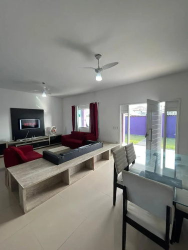 casa de praia com piscina e hidromassagem