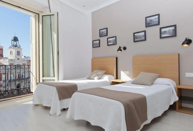 Quadruple room with Puerta del Sol View