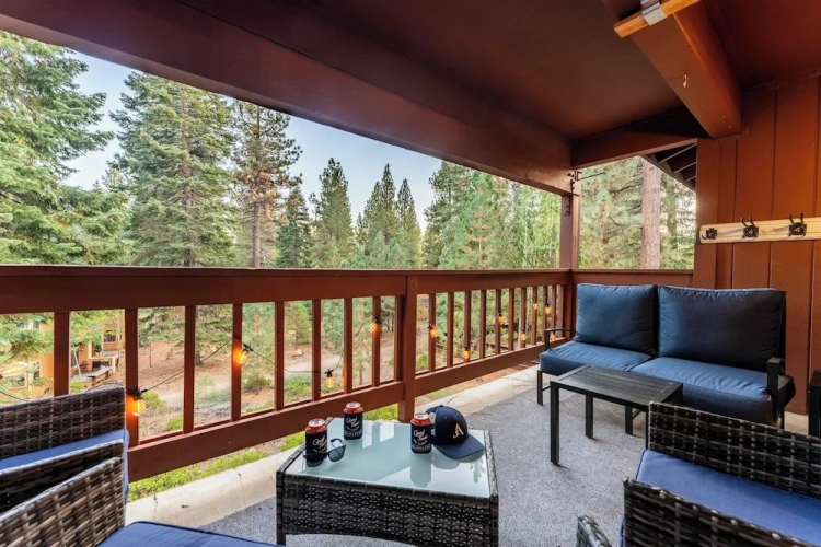 4 Bedrooms Cottage with balcony