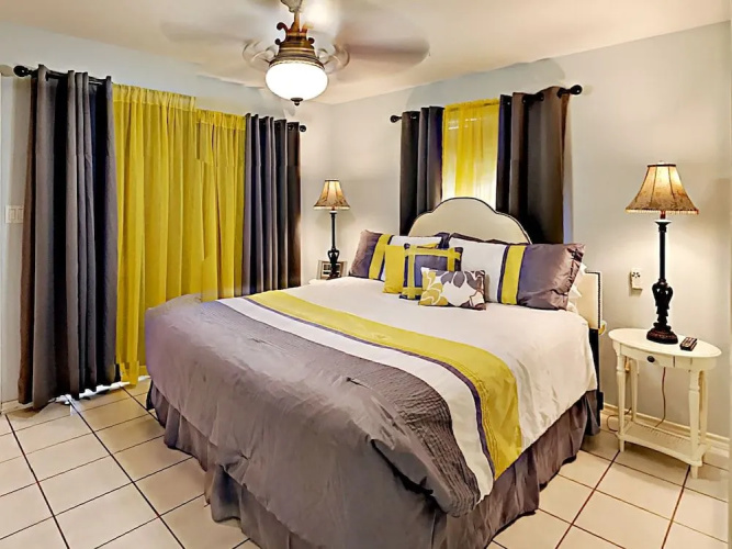 108 E Whiting St House - 2 Br apts by RedAwning