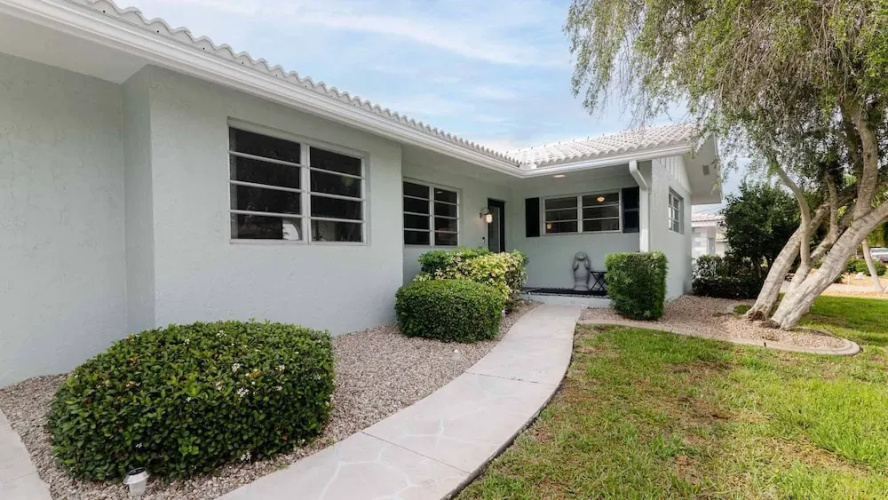 2472 Rosa Lane