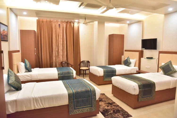 Hotel R K Grand