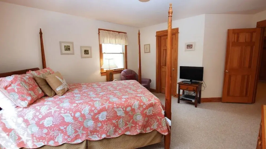 Stress Free Zone - 4 Br home by RedAwning