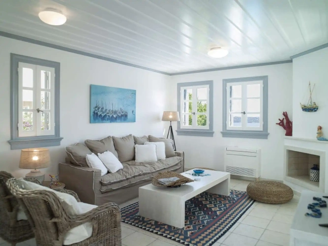 5 Bedrooms Villa