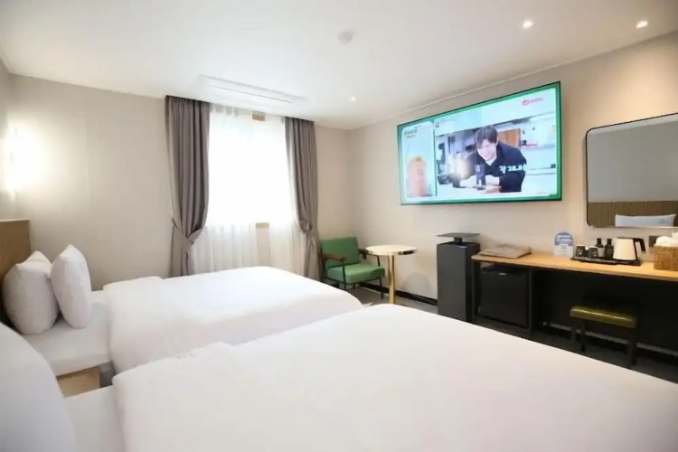 Premium Twin room with city view