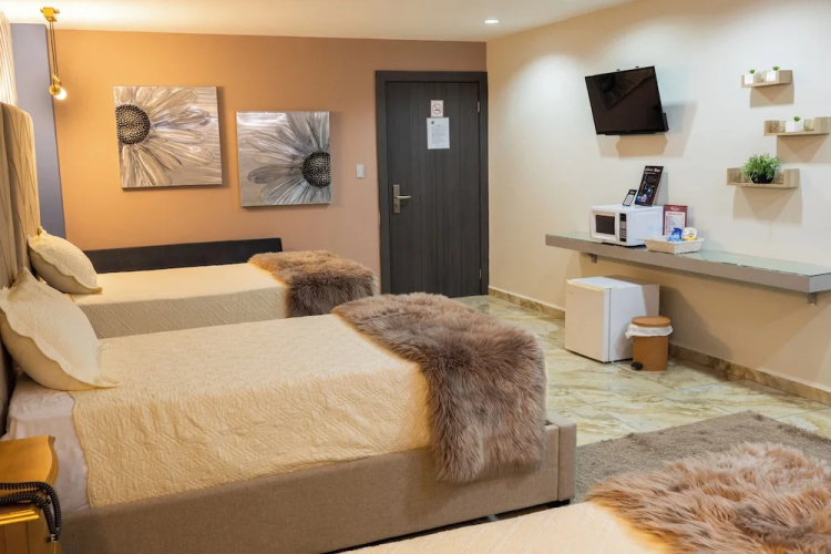 Basha Hotel & Restaurant