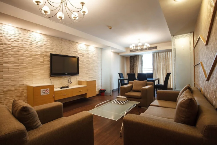 7D - 3 Bedroom Downtown Apartment With Shared Pool