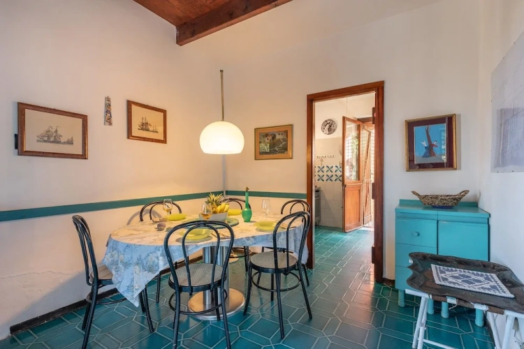 4 Bedrooms Villa