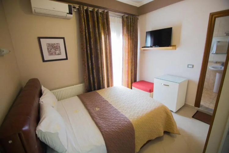 Hotel Dea 2002
