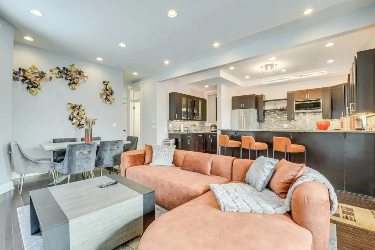 3 Bedrooms Apartment