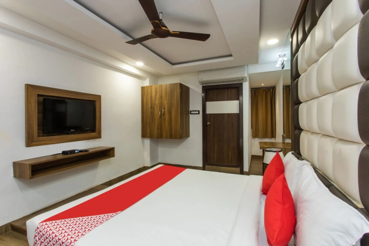 OYO 8977 Hotel Rajnandani Residency