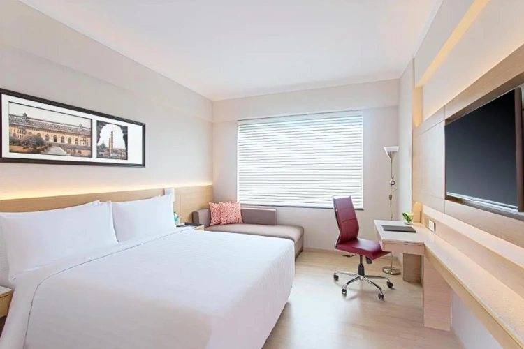 Standard Double room with city view