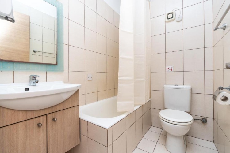 2 Bedrooms Quadruple Apartment