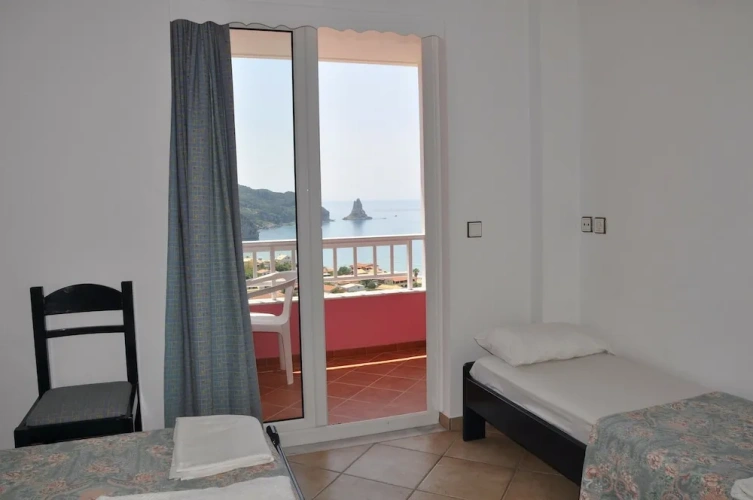 Economy Triple room