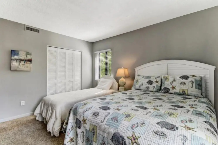 2126 Beachwood