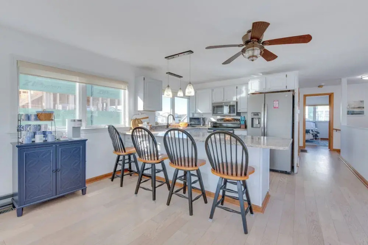 Wells Beach House w/ Ocean-view Deck