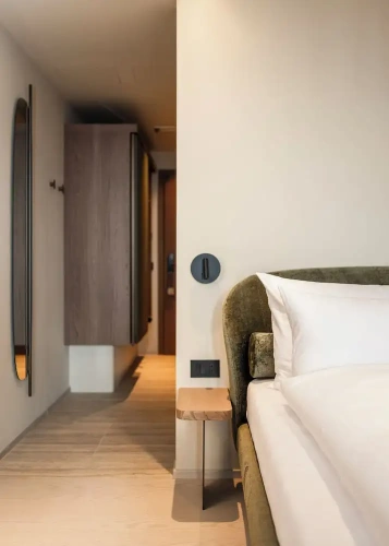 Classic Double room with balcony and with lake view