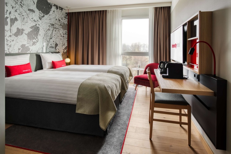 Superior Twin room with airport view