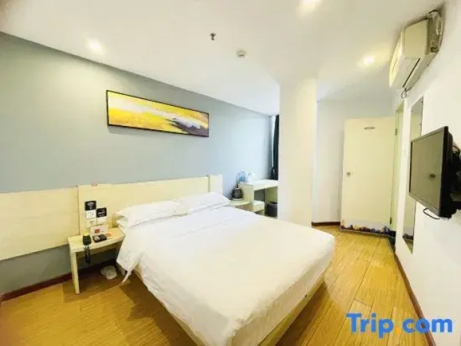 Standard Double room with city view