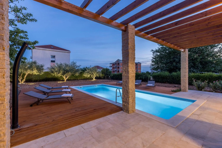 Villa Trogir close to beach save 15 percent on Split-villas com