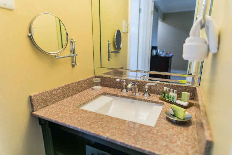 The Courtleigh Hotel and Suites