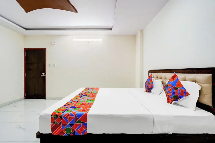 Fabhotel Royal Garuda Palace