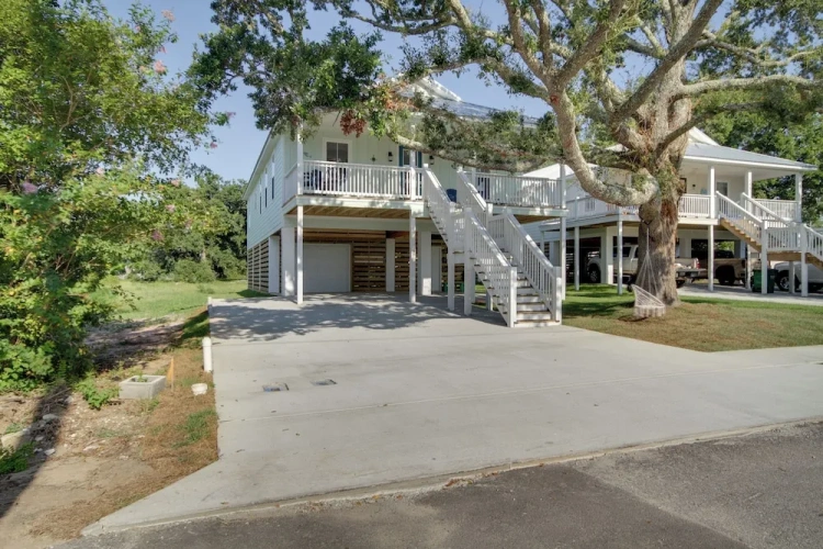 4 Bedrooms Cottage with balcony