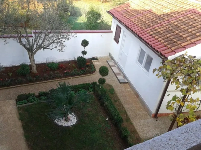 2 Bedrooms Cottage