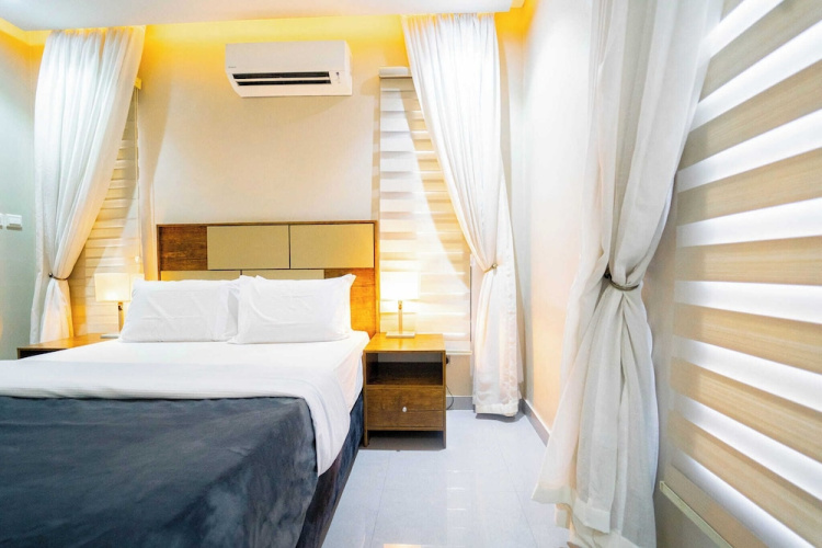 Onyx Royal Hotel And Suites
