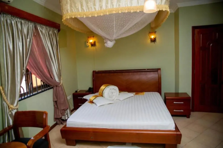 Lush Garden Business Hotel