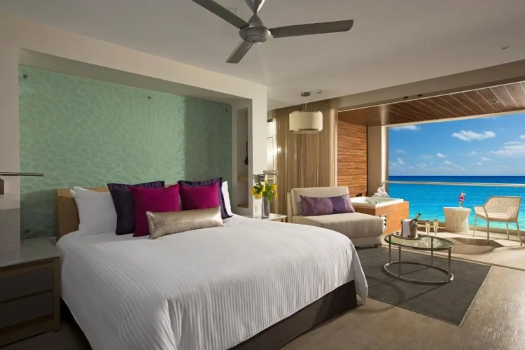 Whirlpool Xhale Club Double Junior Suite oceanfront