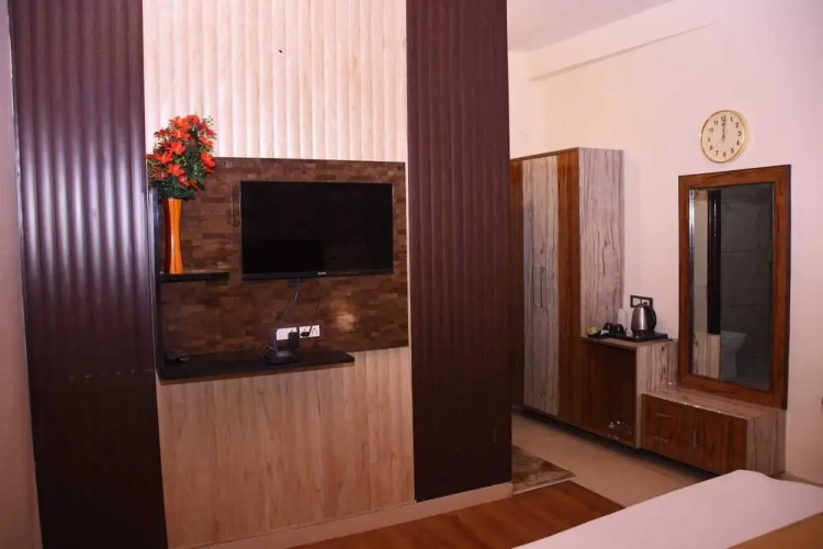 Hotel Rajhans Regency