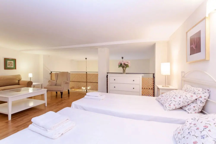 Sevilla Alquila Amplios Duplex en Triana