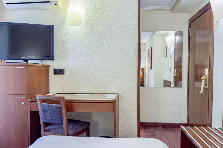 Torreluz Centro Hotel