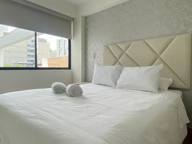 Beautiful 2BR With Balcony in Miraflores
