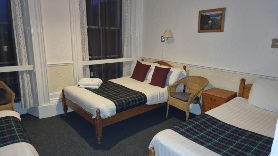Standard Triple room
