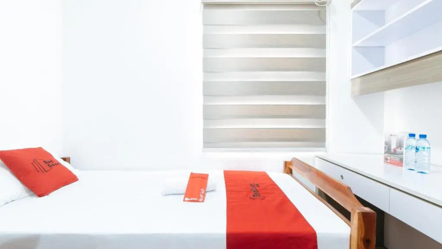 RedDoorz Plus @ 1318 Residences