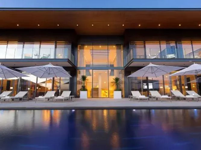 Cliff Top Residence